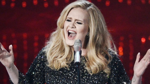 Adele ganha o Oscar de melhor canção por "Skyfall"