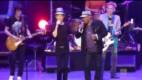 Rolling Stones cantam clássico do R'n'B com Aaron Neville