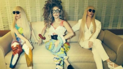 Lady Gaga entre suas GAGADOLLS e mais nas imagens da semana