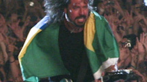 Disco de supergrupo terá participações de Dave Grohl, Corey Taylor e Max Cavalera