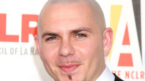 Pitbull e Pharrell Williams ganharão uma estrela na Calçada da Fama em 2015