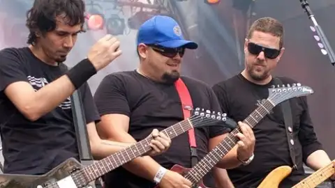 Raimundos abrirão três shows dos Foo Fighters no Brasil