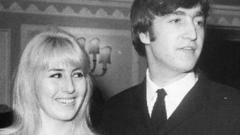 Morre Cynthia Lennon, a primeira esposa de John Lennon