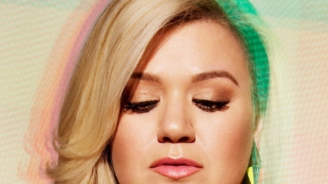 Kelly Clarkson canta "At Last" no American Idol