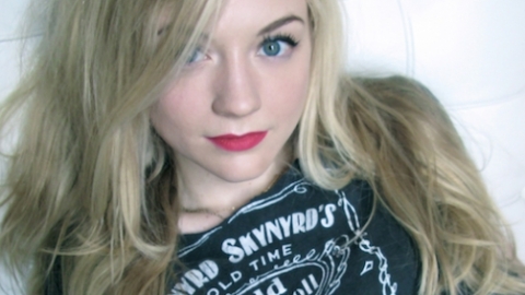 Emily Kinney, a Beth da série "The Walking Dead", divulga single de seu álbum de estreia