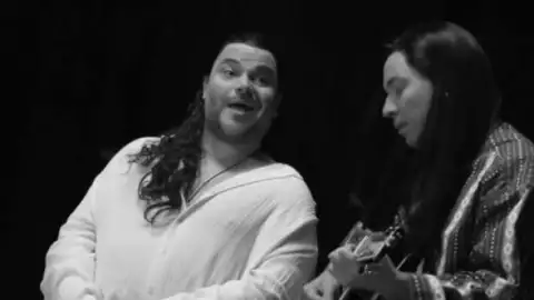 Jack Black e Jimmy Fallon reencenam clipe de "More Than Words" do Extreme. Veja!