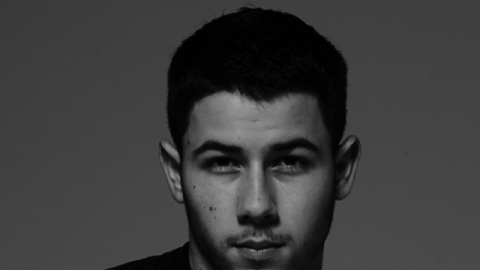 Nick Jonas faz cover de "Bad Blood", de Taylor Swift