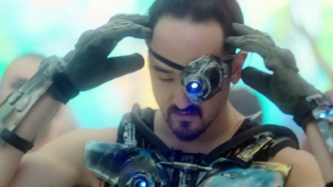 Steve Aoki divulga clipe de "Neon Future", parceria com Empire Of The Sun