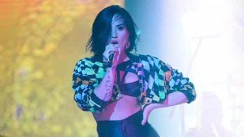 Demi Lovato apresenta "Cool For The Summer", no The Voice australiano