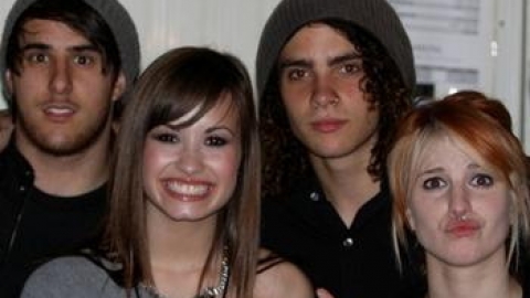 Demi Lovato revela que novo álbum terá músicas inspiradas em Hayley Williams do Paramore