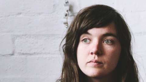 Courtney Barnett lança single produzido por Jack White. Ouça "Shivers"!