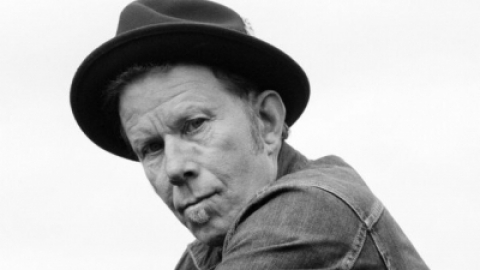 Fãs de Tom Waits notam semelhança entre "Hello" de Adele e "Martha" lançada pelo cantor em 1973