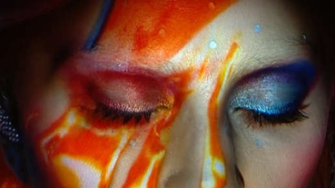 Festa do Grammy teve Lady Gaga cantando Bowie e tributos a Glenn Frey, Lemmy e BB King. Veja!