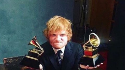 Ed Sheeran comemorando a vitória no Grammy e mais nas Imagens da Semana