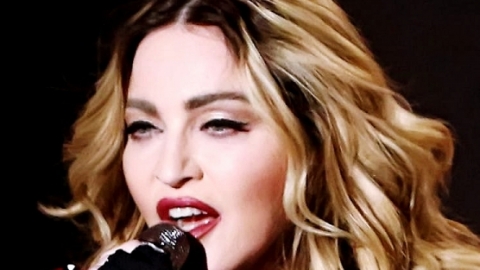 Em meio à batalha judicial, Madonna dedica música ao filho em show