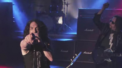 Ace Frehley e Paul Stanley do Kiss se reencontram em clipe de "Fire & Water". Veja!