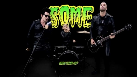 Muse homenageia os Cramps com cover de "New Kind Of Kick". Veja o clipe!