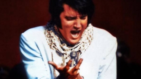 Elvis Presley estreia no topo da parada britânica de álbuns. Lady Gaga fica em terceiro