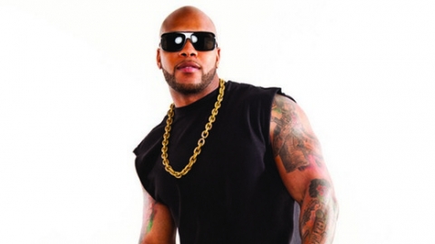 Ouça "Cake", nova música de Flo Rida em parceria com 99 Percent