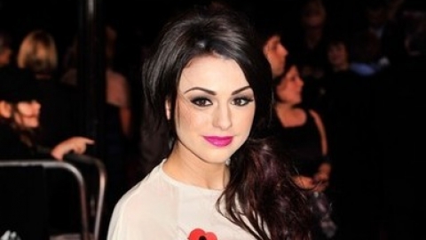 Cher Lloyd tem música nova: "With Ur Love"