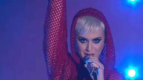 Katy Perry canta "Swish Swish" no The Voice australiano. Veja!