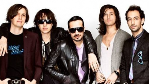 "The Strokes está trabalhando em material novo", revela pai de Albert Hammond Jr.