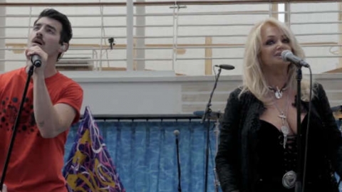 Bonnie Tyler canta "Total Eclipse Of The Heart" com o DNCE para celebrar o eclipse solar