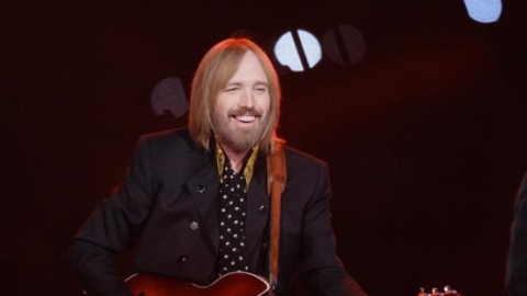 Coldplay, Bon Jovi e mais artistas fazem tributo a Tom Petty