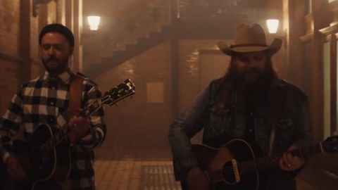 Justin Timberlake se aventura na country music em sua nova música "Say Something". Escute!