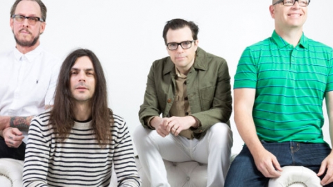 Weezer atende fã e regrava "Africa" do Toto. Ouça!