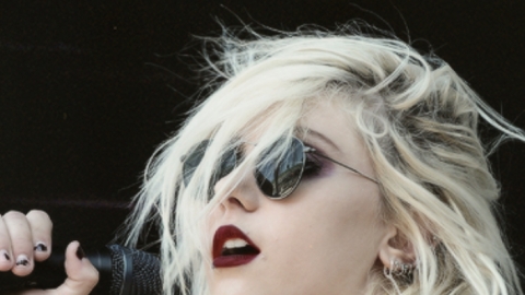 Ouça Taylor Momsen com o cover de "This Land Is Your Land" de Woody Guthrie