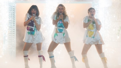 Trilha de "Mama Mia! Lá Vamos Nós De Novo" segue no topo da parada britânica