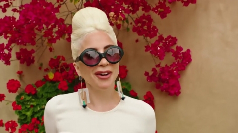 Lady Gaga diz que rumores de que tinha um pênis foi o mais estranho que já leu sobre si