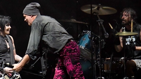 Joan Jett diz que estaria aberta a novas propostas de se juntar ao Nirvana