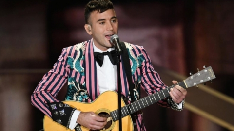 Em celebração ao mês de orgulho LGBT, Sufjan Stevens lança duas músicas novas. Ouça!