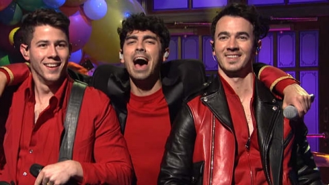 Dez anos depois, Jonas Brothers retornam ao topo da parada americana de álbuns