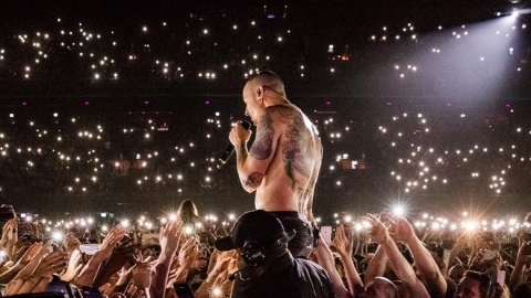 Fã de Linkin Park evita suicídio ao recitar letra do single "One More Light" da banda