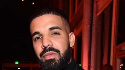 Álbuns de Drake, Mabel e Volbeat estreiam no top 10 britânico. Ed Sheeran segue no topo