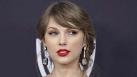 "Lover" de Taylor Swift estreia no topo da parada britânica de álbuns