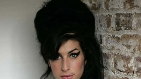 "Back To Black" de Amy Winehouse é eleito o melhor disco do século 21
