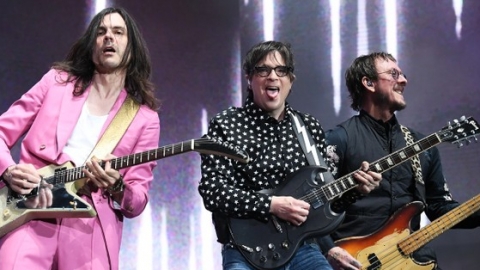 Weezer toca os seus sucessos e clássicos de A-ha, Toto e Nirvana no Rock in Rio. Veja o setlist!