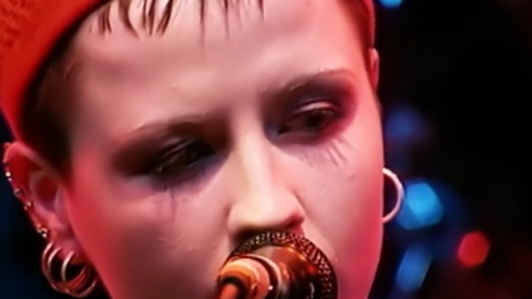 The Cranberries lança vídeo do começo de carreira tocando "Zombie". Veja!