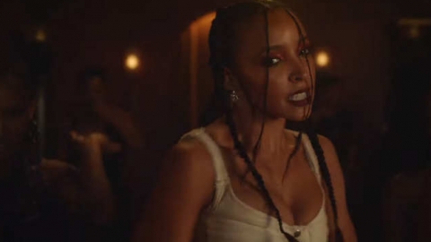 Tinashe lança "Die a Little Bit" com participação de Ms Banks. Veja o clipe!