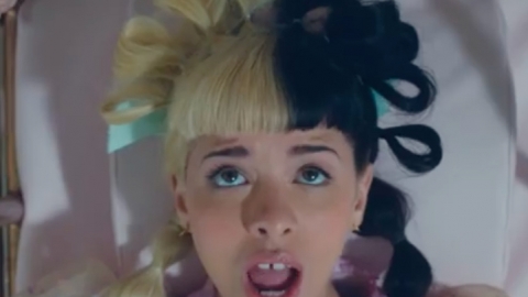 Melanie Martinez divulga clipe para a faixa "Nurse's Office". Veja!