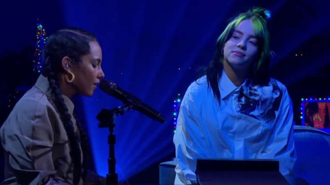 Alicia Keys e Billie Eilish cantam "Ocean Eyes" na televisão dos EUA. Veja!