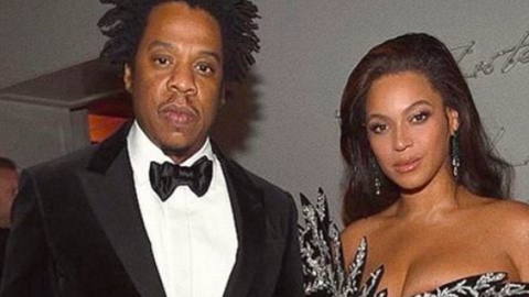 Jay-Z arranca celular da mão de homem que filmava Beyoncé em festa