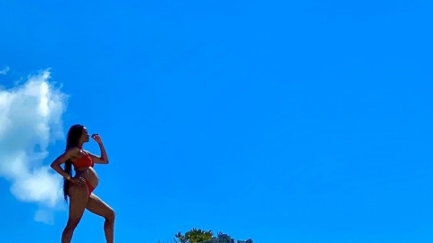 Com foto do barrigão, Ciara anuncia que está grávida de seu terceiro filho