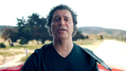 Frejat está de volta com "Pergunta Urgente". Veja o clipe!