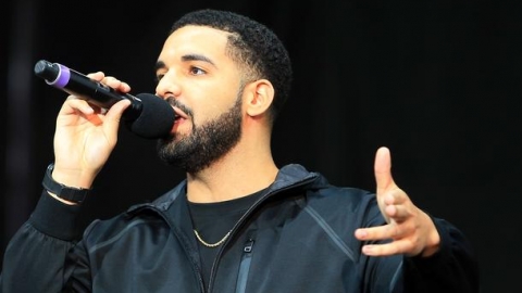 Drake bate o recorde de entradas no top 100 da parada de singles dos EUA