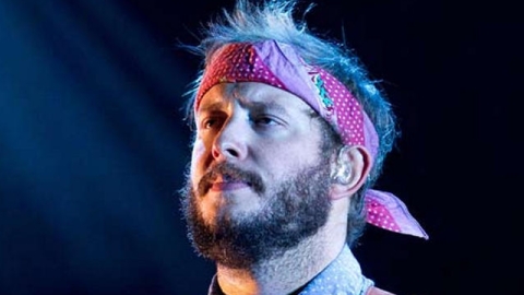 Em single surpresa, Bon Iver pede para "não vivermos com medo". Ouça "PDLIF"!